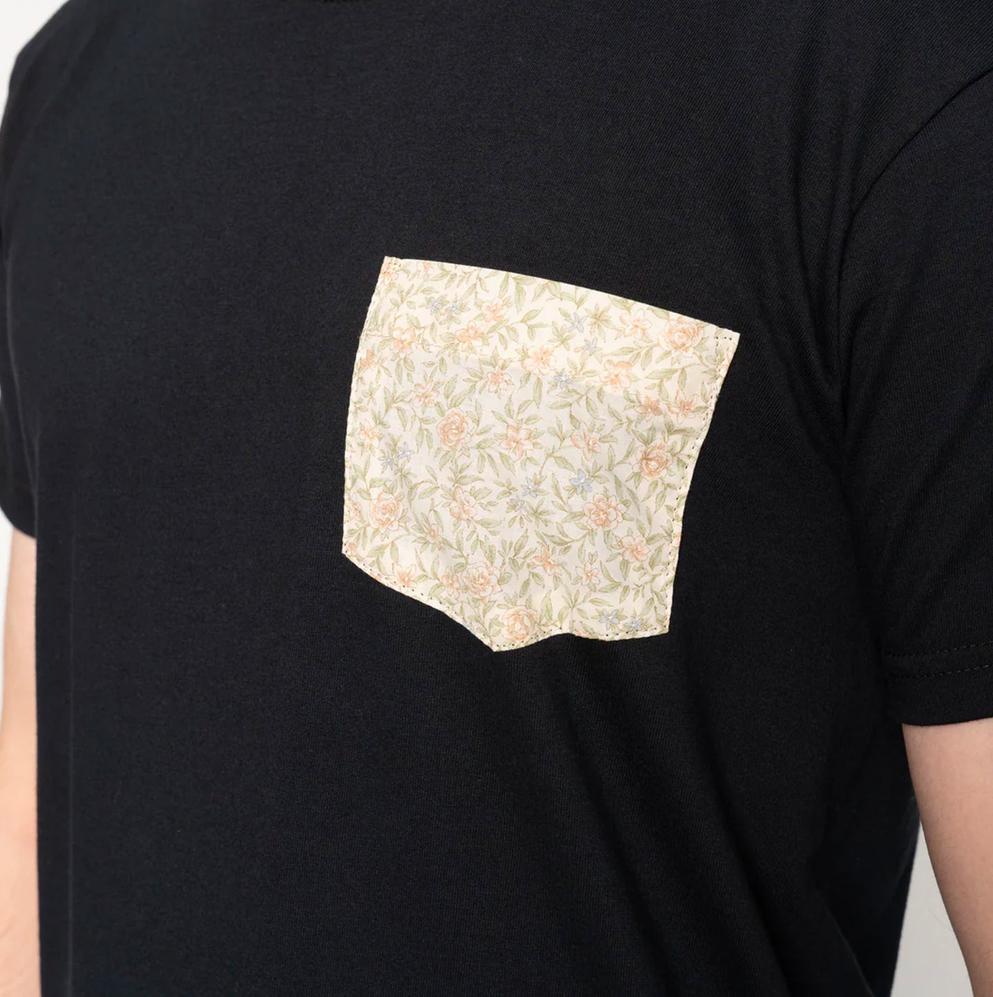 Pocket Tee - Black - Cream Bell Flowers