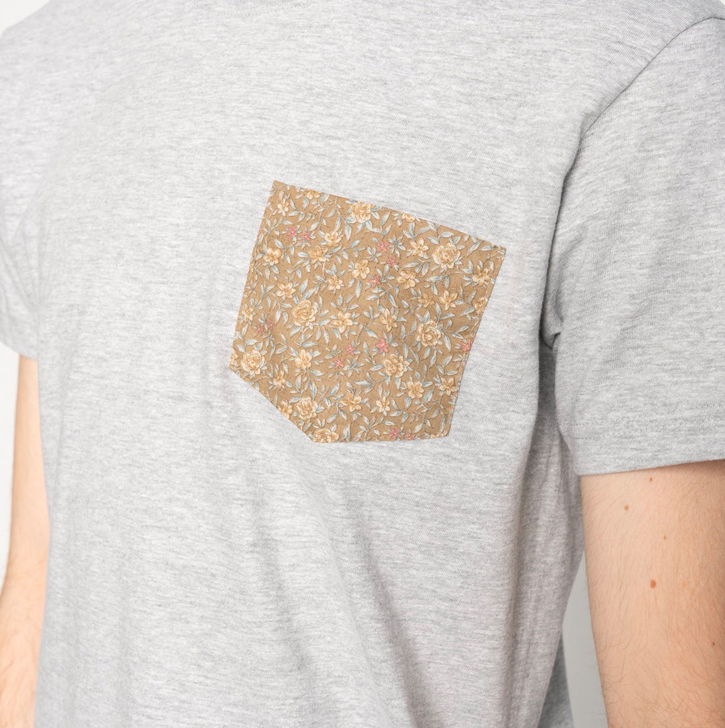 Pocket Tee - Heather Grey - Cinnamon Bell Flowers